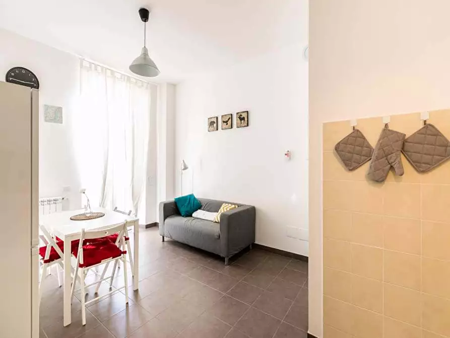 Immagine 14 di Camera in affitto  in Via Gardone5 a Milano