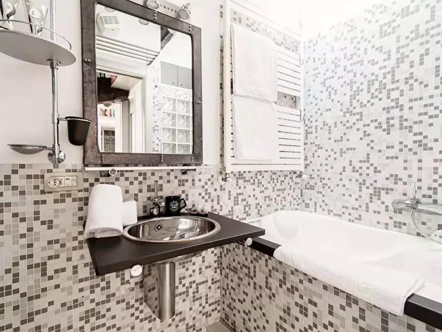 Immagine 21 di Appartamento in affitto  in Via Tommaso Grossi9 a Como