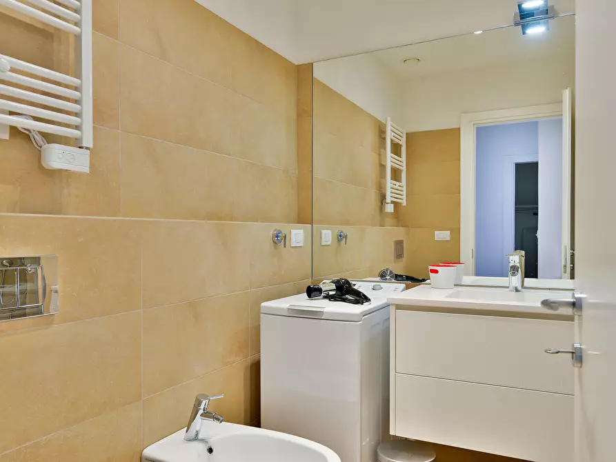 Immagine 17 di Appartamento in affitto  in Galleria del Toro3 a Bologna