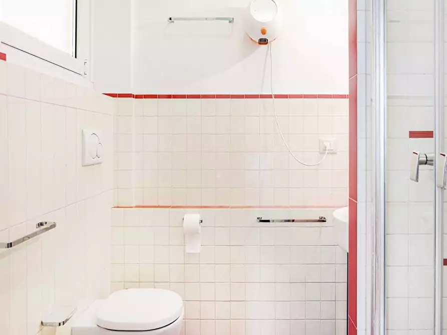 Immagine 15 di Camera in affitto  in Via Montebruno12 a Roma