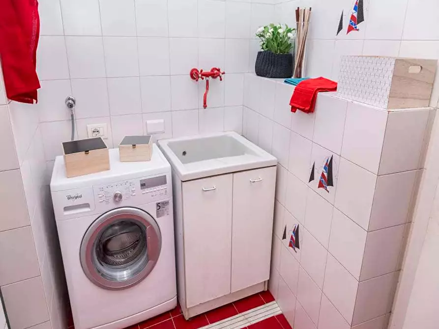 Immagine 30 di Camera in affitto  in Via Antonio Canova25 a Milano