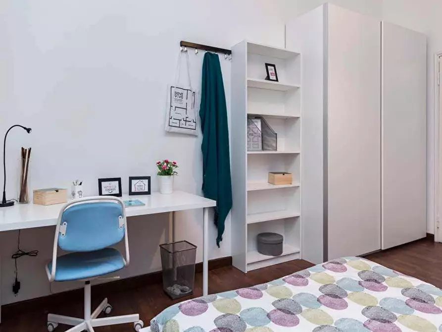 Immagine 3 di Camera in affitto  in Via Giulio Tarra1 a Milano