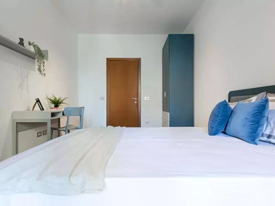 Immagine 5 di Camera in affitto  in Via Luciano Zuccoli19 a Milano