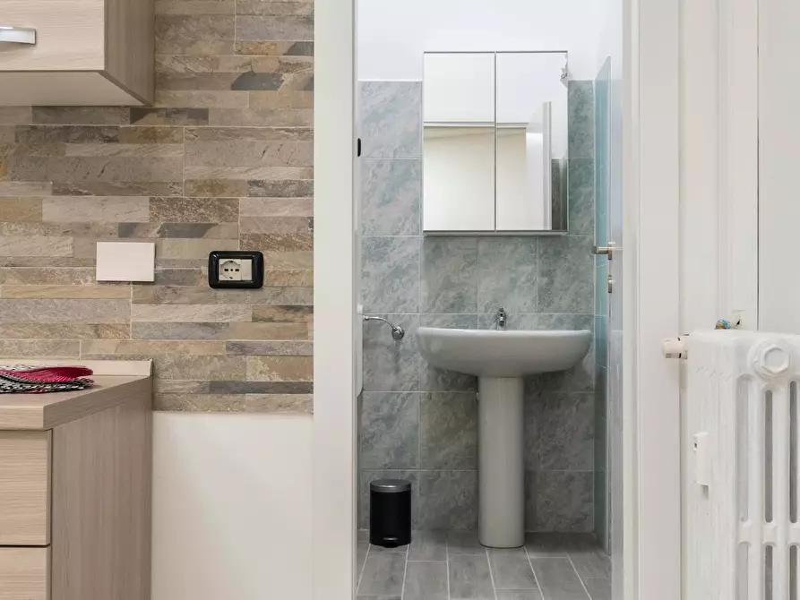 Immagine 17 di Camera in affitto  in Via Elba a Torino