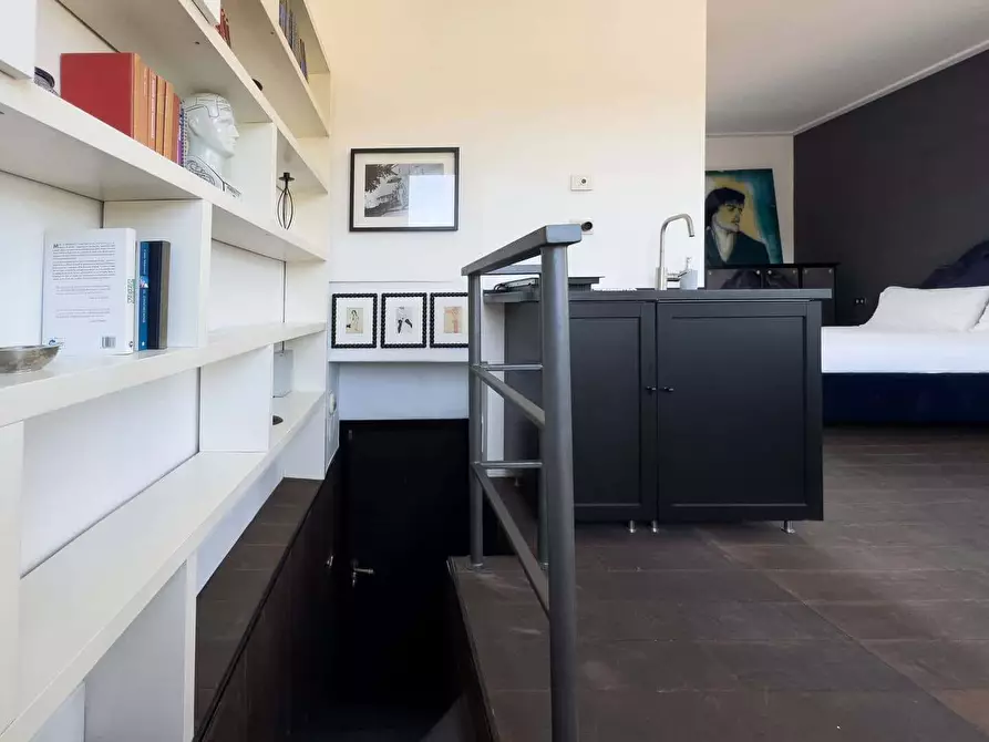 Immagine 9 di Appartamento in affitto  in Via Mario de' Fiori42 a Roma