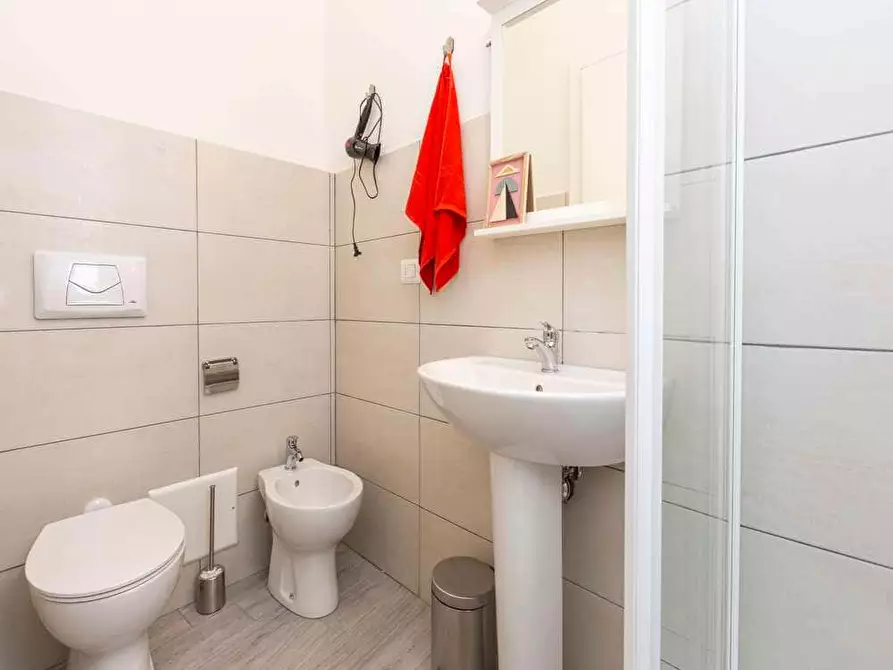 Immagine 10 di Camera in affitto  in Via Lorenteggio80 a Milano