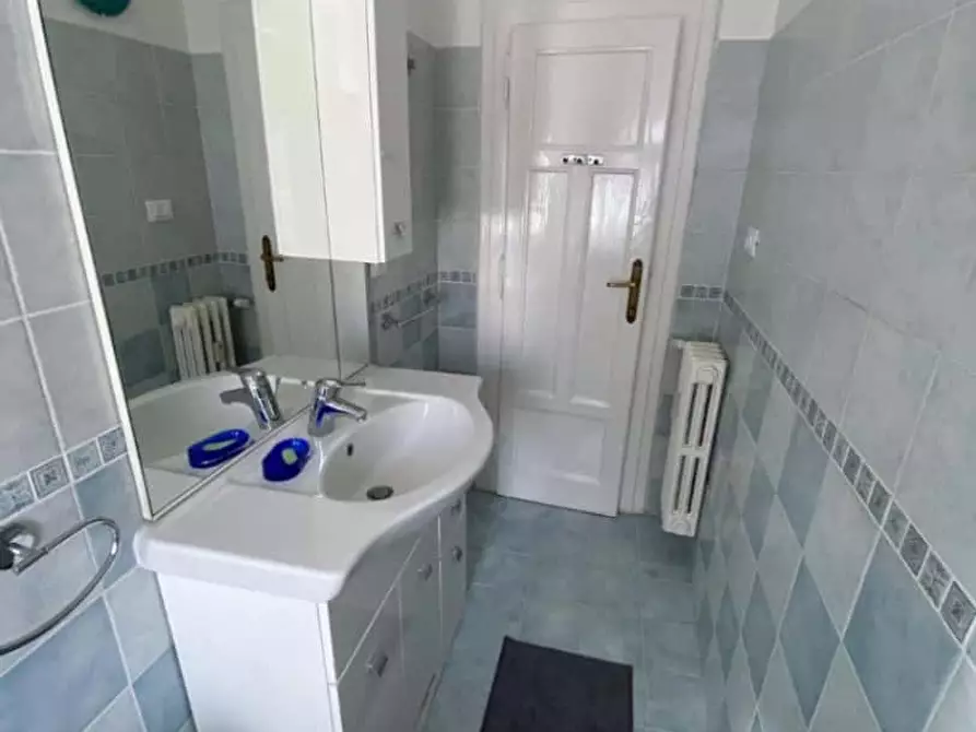 Immagine 14 di Appartamento in affitto  in Via la Spezia81 a Roma