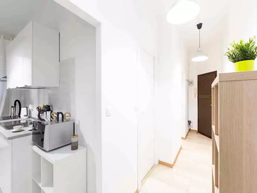 Immagine 14 di Camera in affitto  in Via Lorenteggio84 a Milano