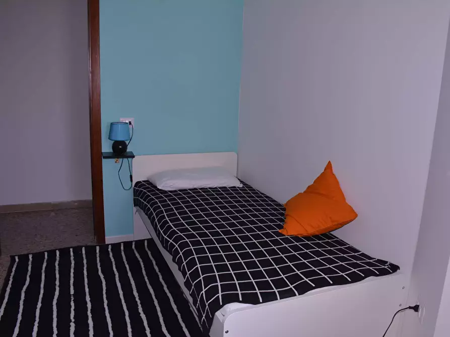 Immagine 3 di Camera in affitto  in Via dei Giudicati1 a Cagliari