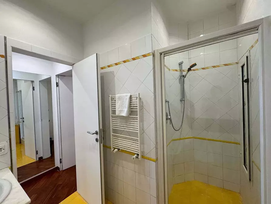 Immagine 14 di Appartamento in affitto  in Via la Spezia55 a Roma
