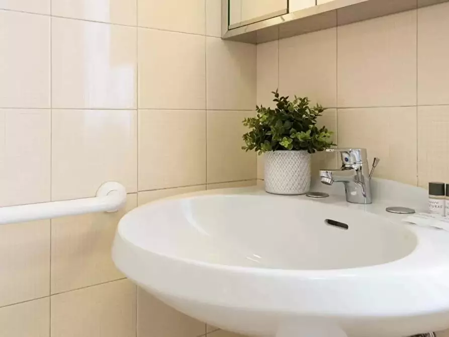 Immagine 37 di Appartamento in affitto  in Via Ludovico Zamenhof a Como