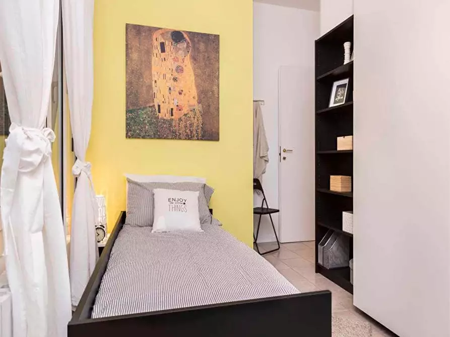Immagine 3 di Camera in affitto  in Viale Monte Santo8 a Milano