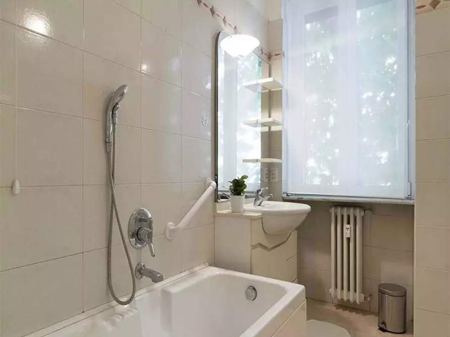 Immagine 11 di Camera in affitto  in Via Vincenzo Monti77 a Milano