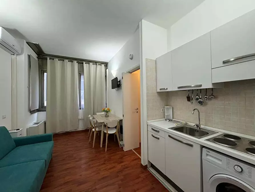 Immagine 16 di Appartamento in affitto  in Via Appia Nuova37 a Roma