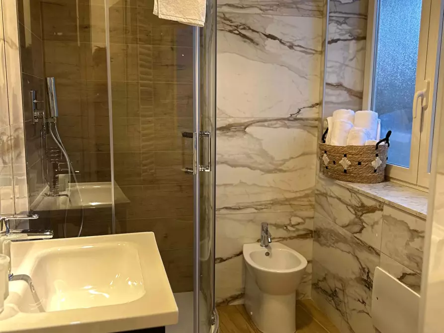 Immagine 10 di Appartamento in affitto  in Vico Banchi Nuovi15 a Napoli