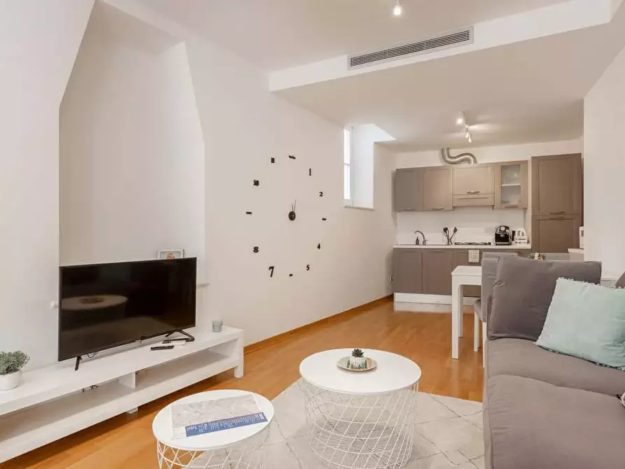 Immagine 14 di Appartamento in affitto  in Via Felice Venezian23 a Trieste