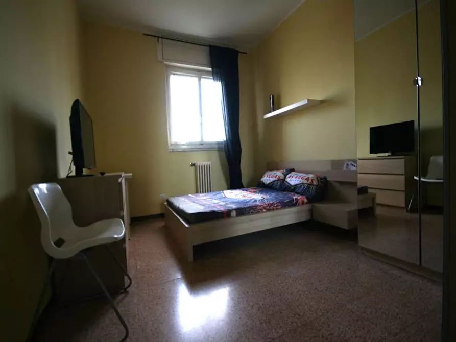 Immagine 1 di Camera in affitto  in Via Carlo Marx32 a Milano
