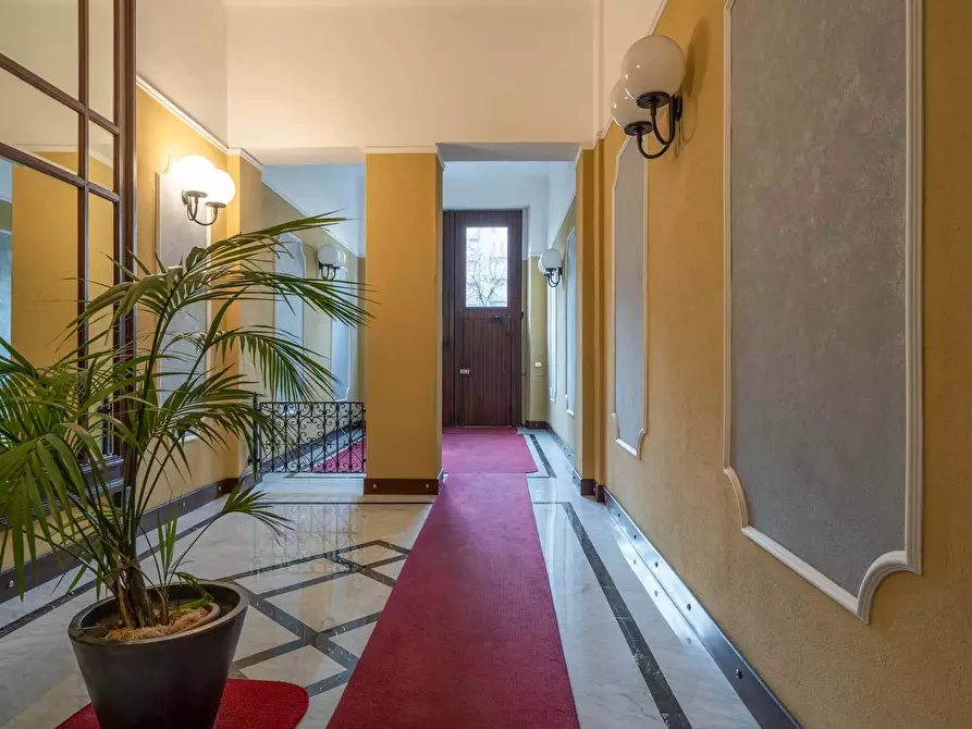 Immagine 49 di Appartamento in affitto  in Via Emilio Cornalia12 a Milano