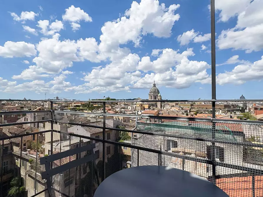 Immagine 29 di Appartamento in affitto  in Via Mario de' Fiori42 a Roma