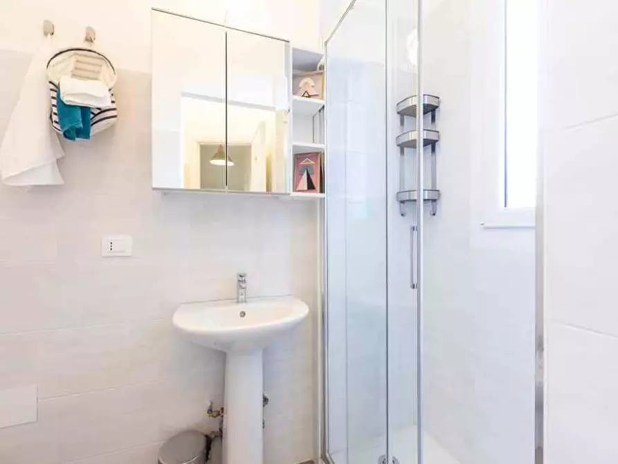 Immagine 15 di Camera in affitto  in Via Lorenteggio84 a Milano