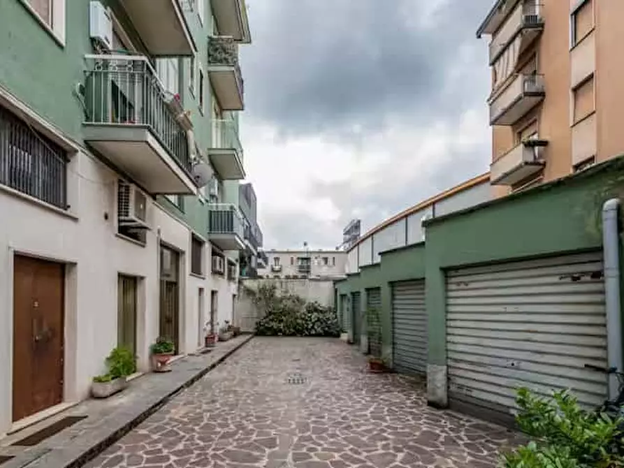 Immagine 17 di Appartamento in affitto  in Via Angelo Inganni27 a Milano