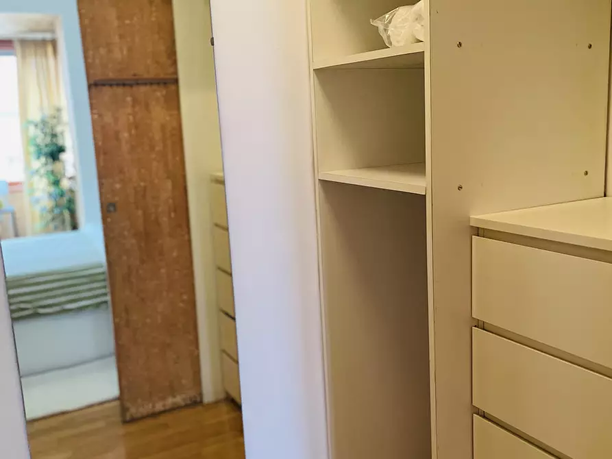 Immagine 2 di Camera in affitto  in Viale Coni Zugna43 a Milano