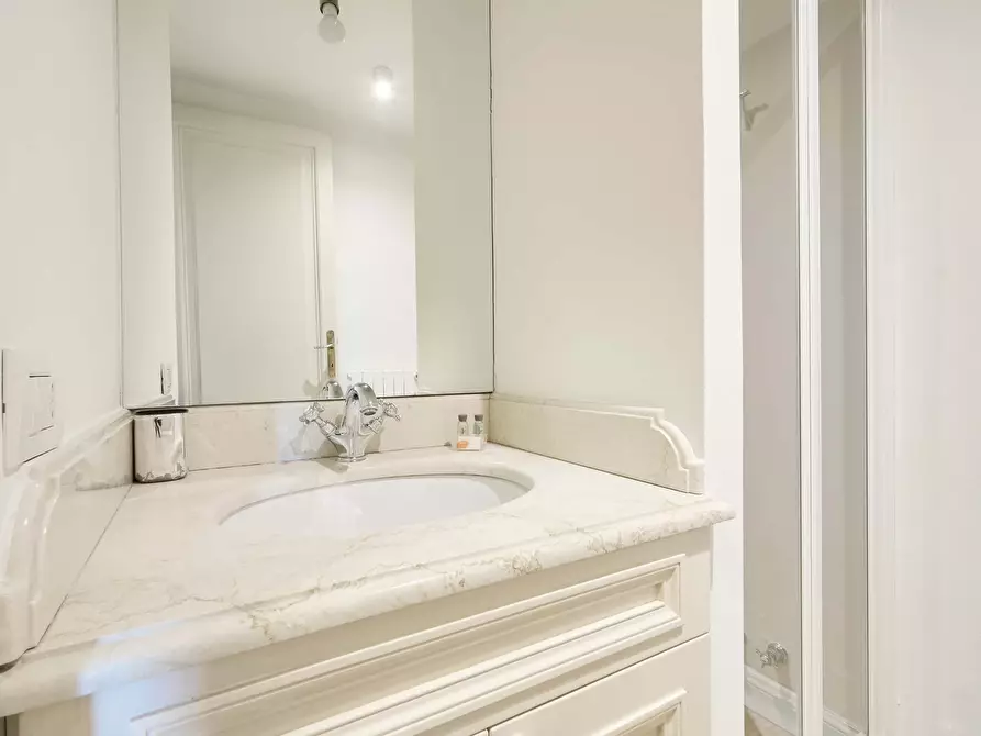 Immagine 44 di Appartamento in affitto  in Viale di Porta Vercellina2 a Milano