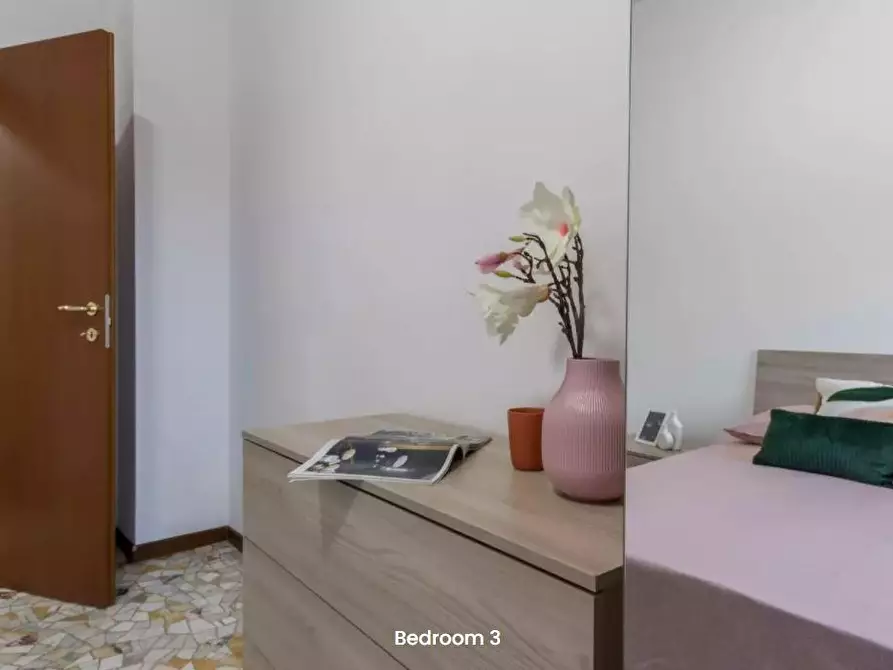 Immagine 2 di Camera in affitto  in Largo Vulci5 a Milano