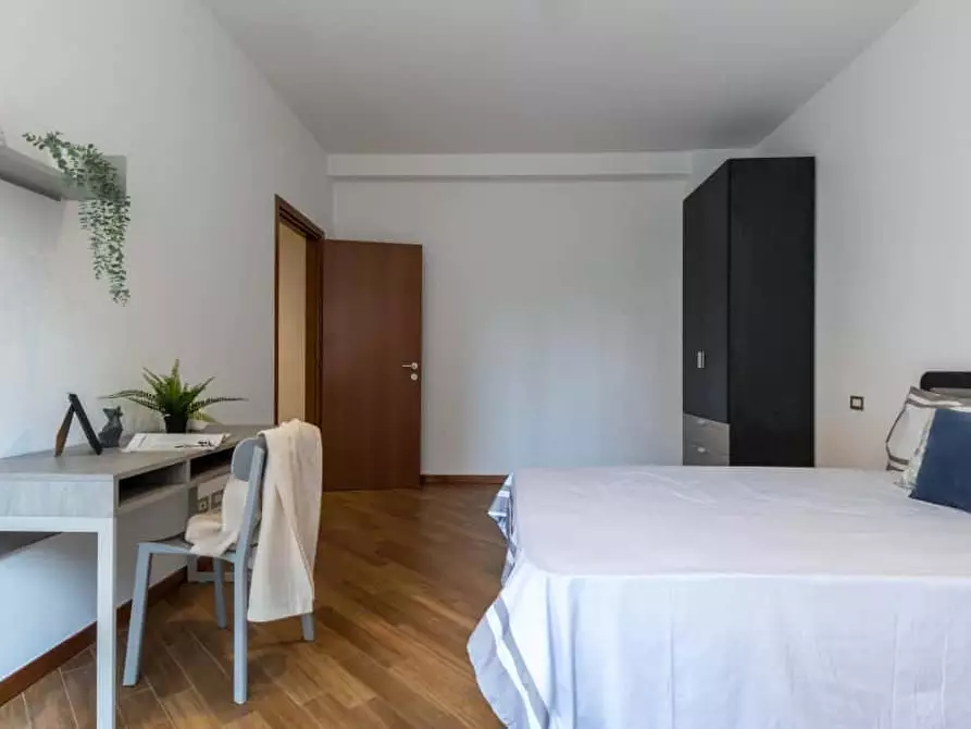 Immagine 4 di Camera in affitto  in Via Luciano Zuccoli19 a Milano