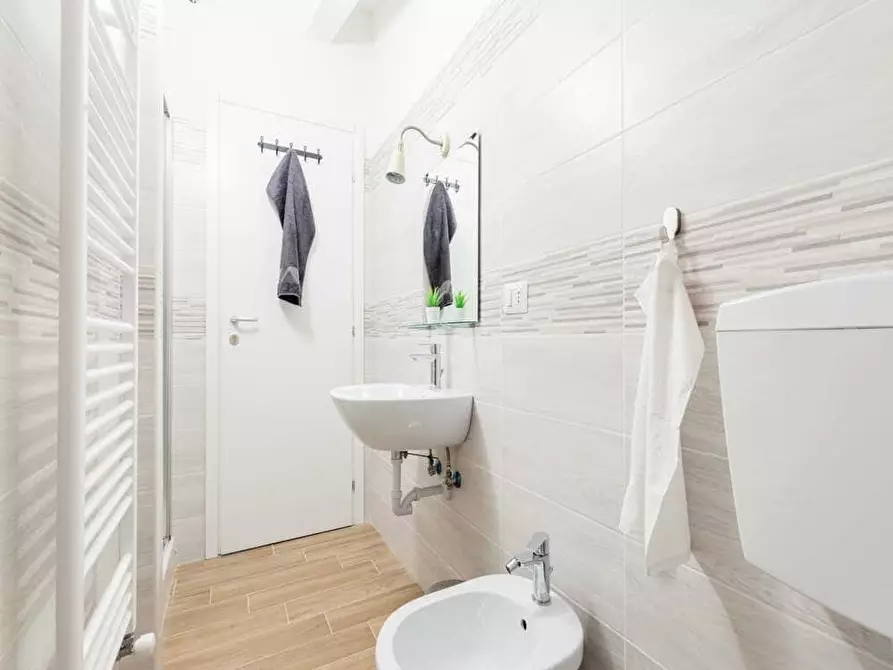 Immagine 8 di Camera in affitto  in Viale Alfredo Oriani26 a Bologna