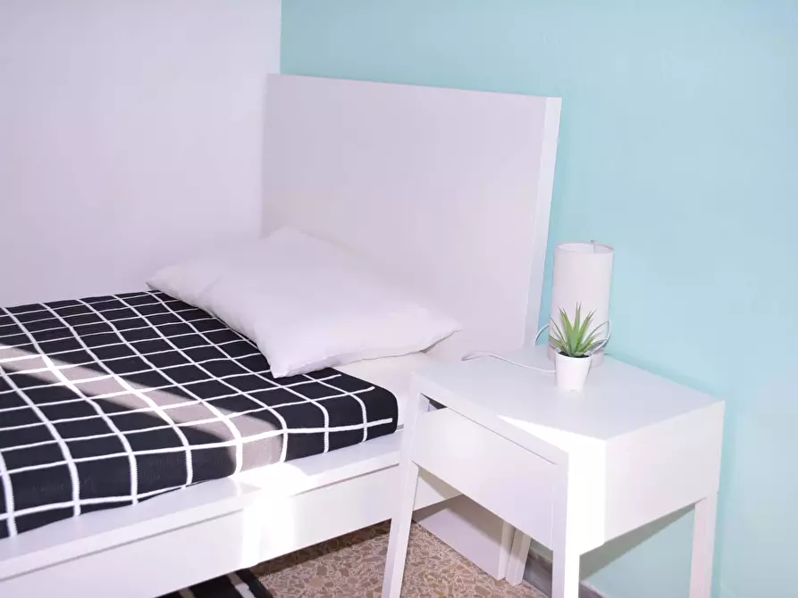 Immagine 2 di Camera in affitto  in Via Ingurtosu9 a Cagliari