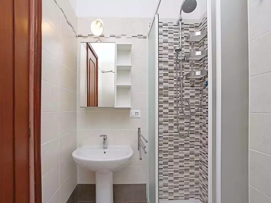 Immagine 62 di Camera in affitto  in Via Gualdo Tadino4 a Roma