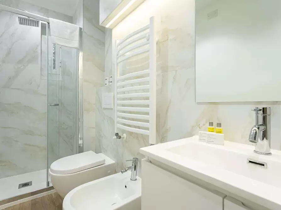 Immagine 18 di Appartamento in affitto  in Via Lecco5 a Milano