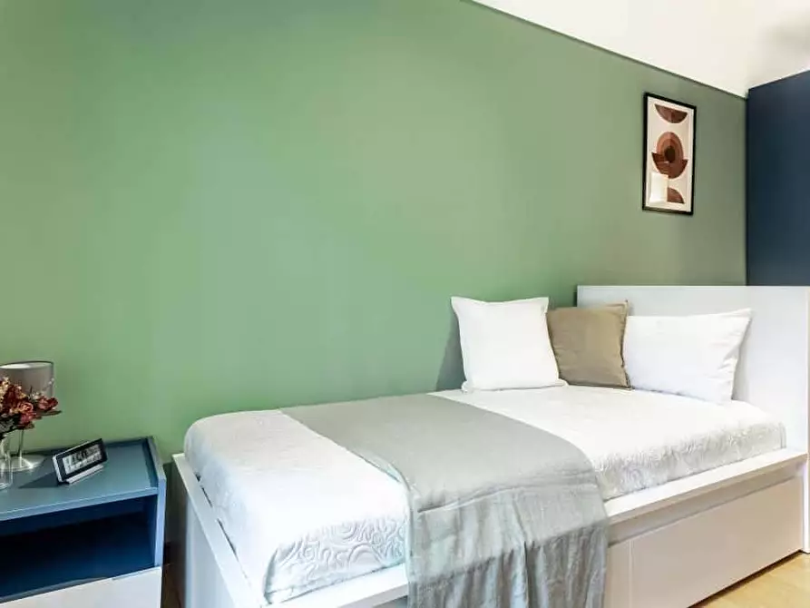 Immagine 2 di Camera in affitto  in Via Coluccio Salutati7 a Milano