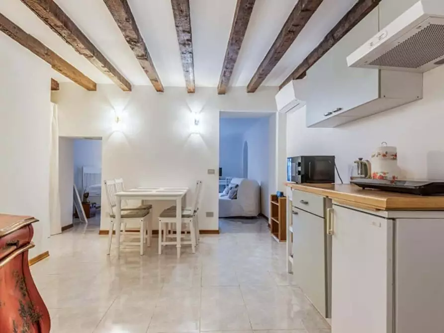 Immagine 1 di Appartamento in affitto  in Via Mortara4 a Milano