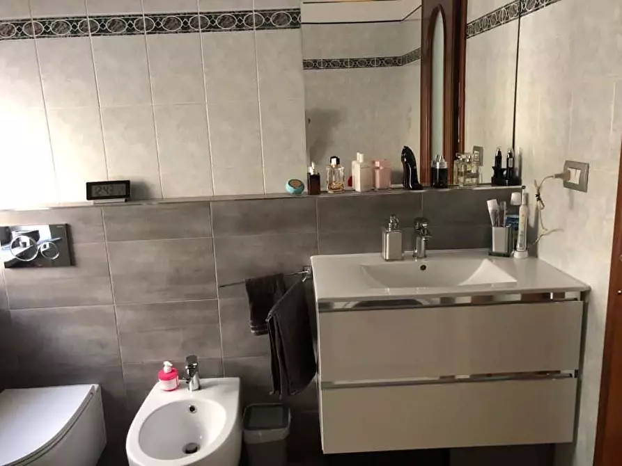 Immagine 15 di Camera in affitto  in Via Cellini2 a Moncalieri