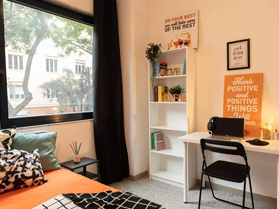 Immagine 2 di Camera in affitto  in Via Dante Alighieri108 a Cagliari