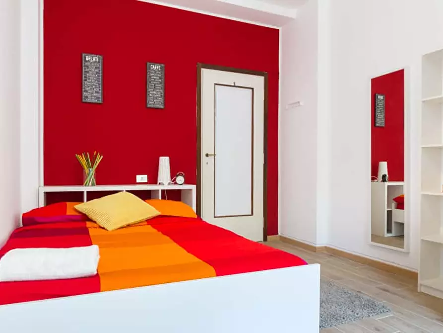 Immagine 3 di Camera in affitto  in Via Gardone5 a Milano