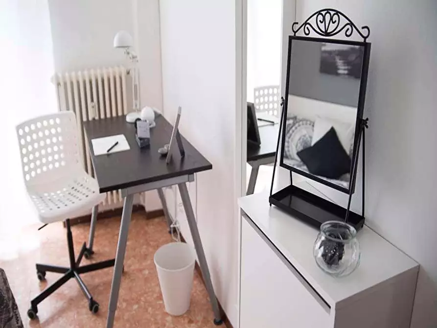 Immagine 3 di Camera in affitto  in Viale Emilio Caldara30 a Milano