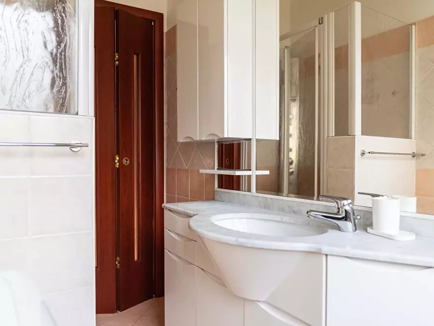 Immagine 11 di Appartamento in affitto  in Via Val Passiria4 a Milano