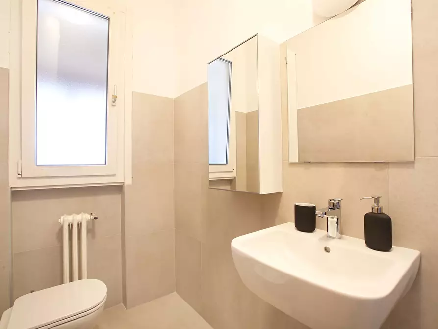 Immagine 17 di Camera in affitto  in Via Carlo Marx5 a Milano