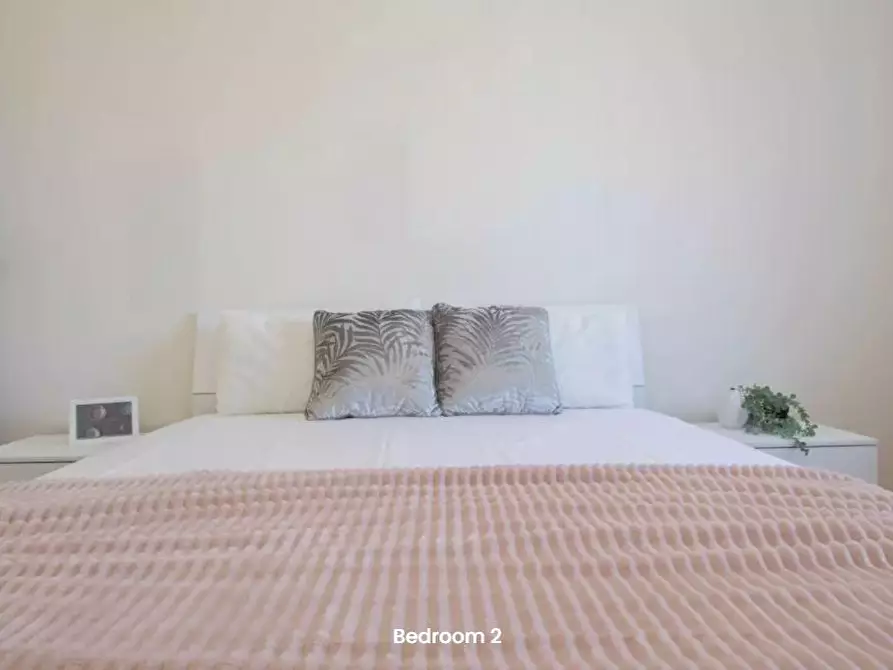 Immagine 2 di Camera in affitto  in Via Intra3 a Milano