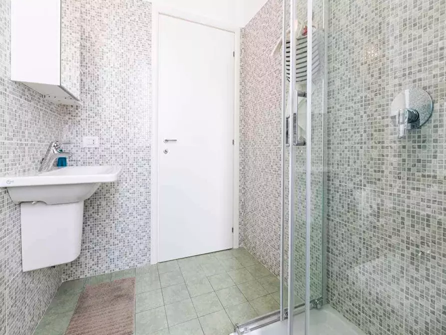 Immagine 21 di Camera in affitto  in Via Gardone5 a Milano