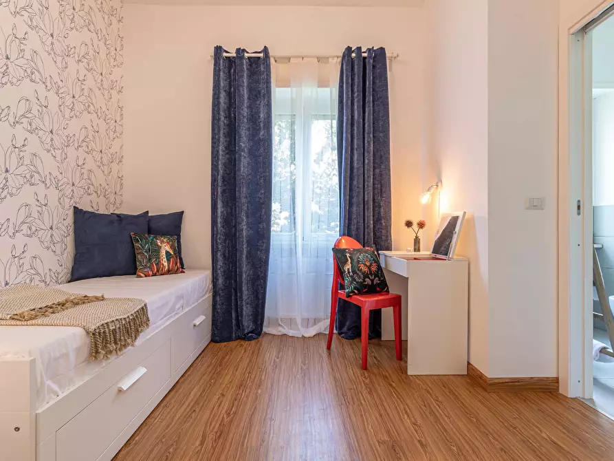 Immagine 33 di Appartamento in affitto  in Via dei Gozzadini69 a Roma