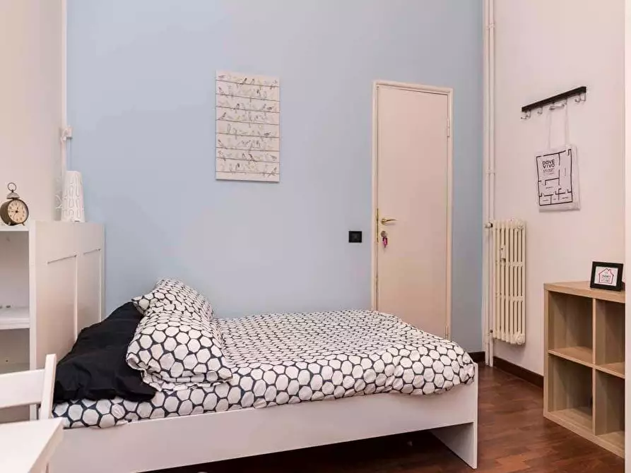 Immagine 5 di Camera in affitto  in Via Giulio Tarra1 a Milano
