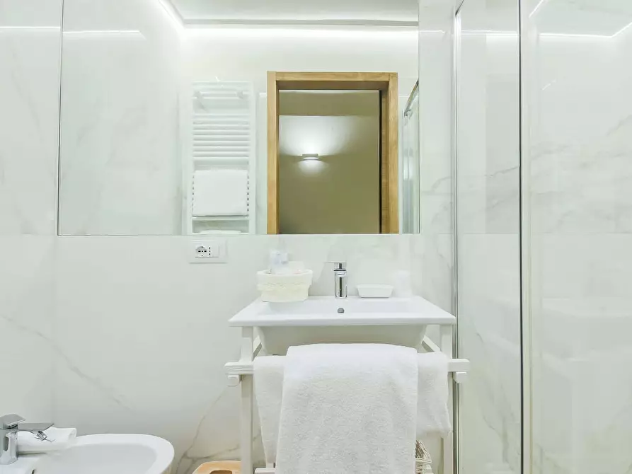 Immagine 33 di Appartamento in affitto  in Via de' Guicciardini a Firenze