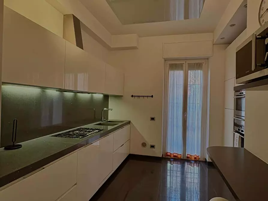 Immagine 6 di Camera in affitto  in Via Giosuè Carducci21 a Milano