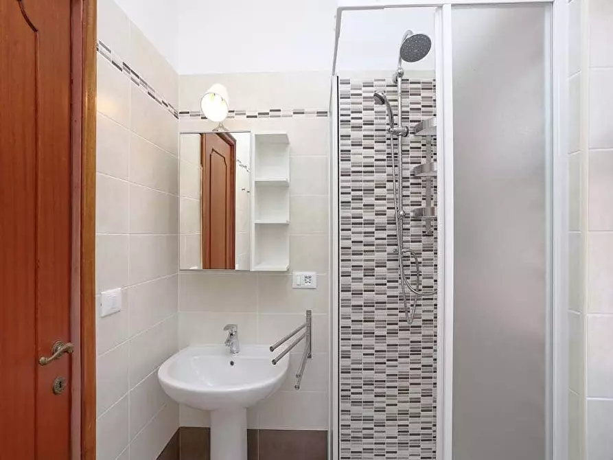 Immagine 37 di Camera in affitto  in Via Gualdo Tadino4 a Roma