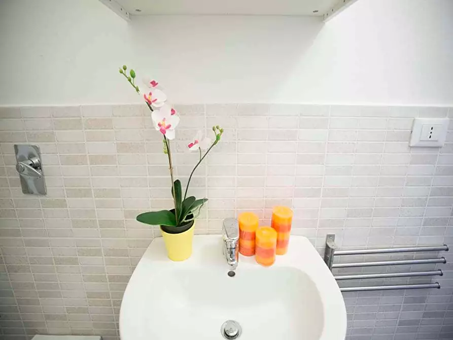 Immagine 10 di Camera in affitto  in Viale Tunisia2 a Milano