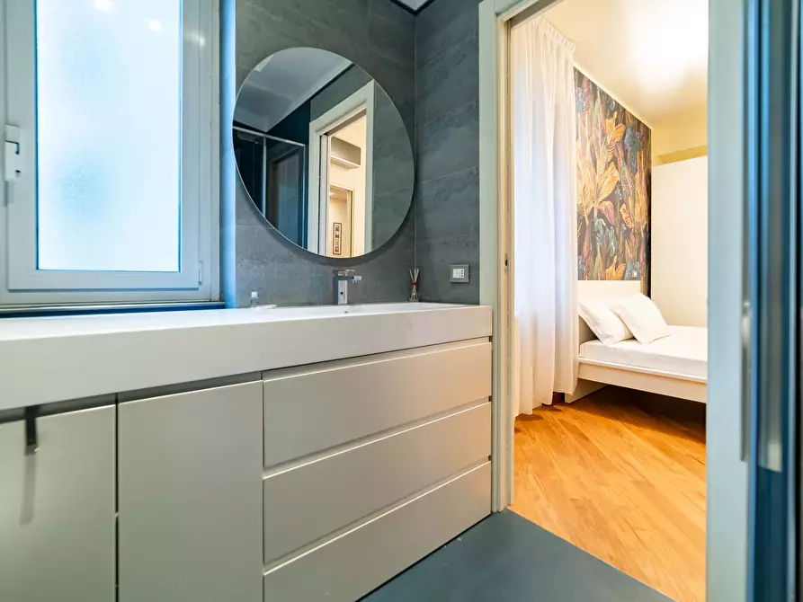 Immagine 29 di Appartamento in affitto  in Via Luigi Canonica59 a Milano